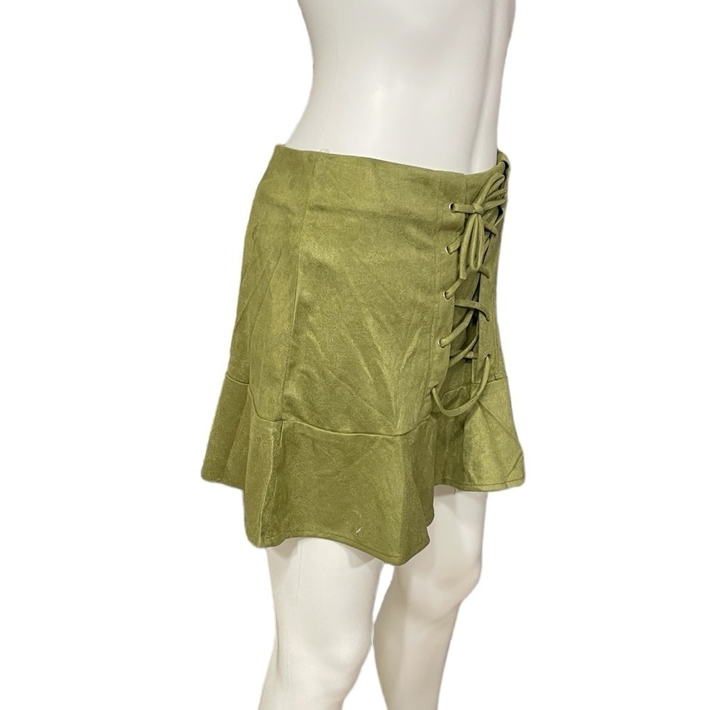 Blushing Heart Green Mini Skirt
New - Picture 6 of 7